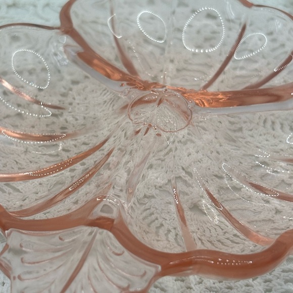 1930s Jeanette Doric Pink 3 Part Clover Candy Dish - Picture 14 of 14